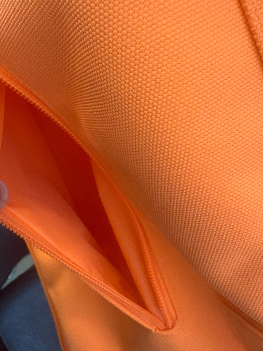 BÉIS Weekender Bag in Creamsicle - Picture 4 of 8
